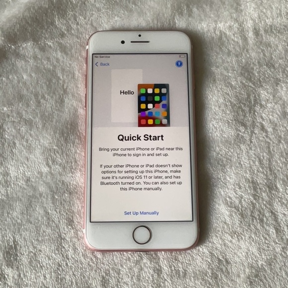 Apple rose gold 7 Roger’s 32 gb iPhone - Picture 1 of 2
